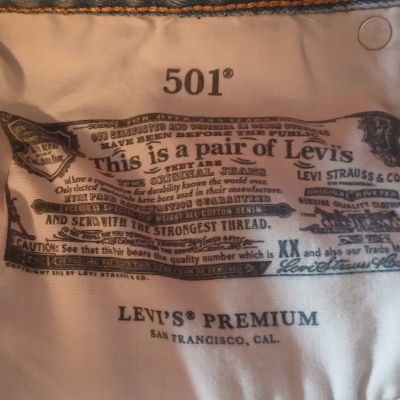 Levi's 501 Light Blue Denim Button-Fly Cutoff Shorts, size small - Picture 10 of 11